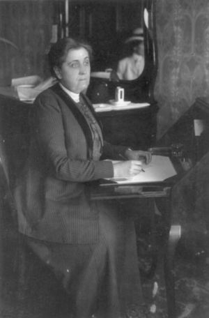 Jane Addams sitting2.jpg