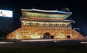 Namdaemun at night.jpg