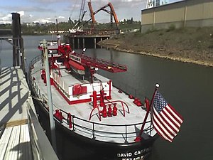 Portland fire boat 02.jpg