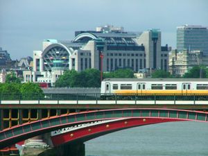 London blackfriars railway station.jpg