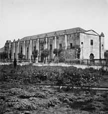 (PD) Photo: Keystone-Mast Company Mission San Gabriel Arcángel circa 1900. The trail in the foreground is part of the original El Camino Real.