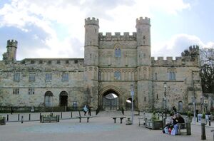 Battle Abbey gatehouse, 2008.jpg