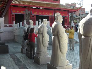 Koshi-byo-nagasaki-statues-visitors.jpg